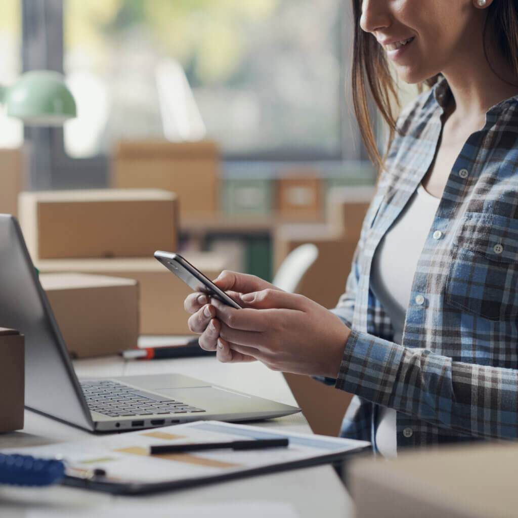 ecommerce specialist using smartphone - marketingmedia